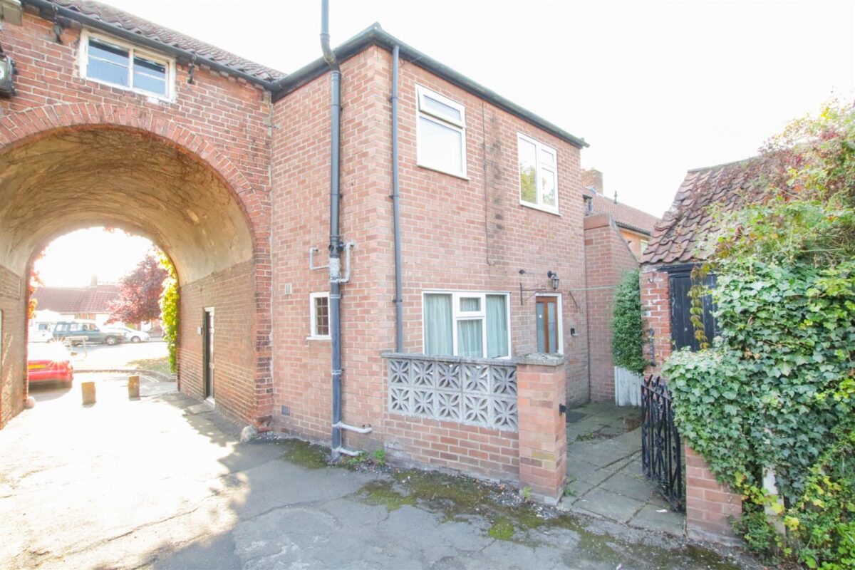 High Street, Blyth, Worksop