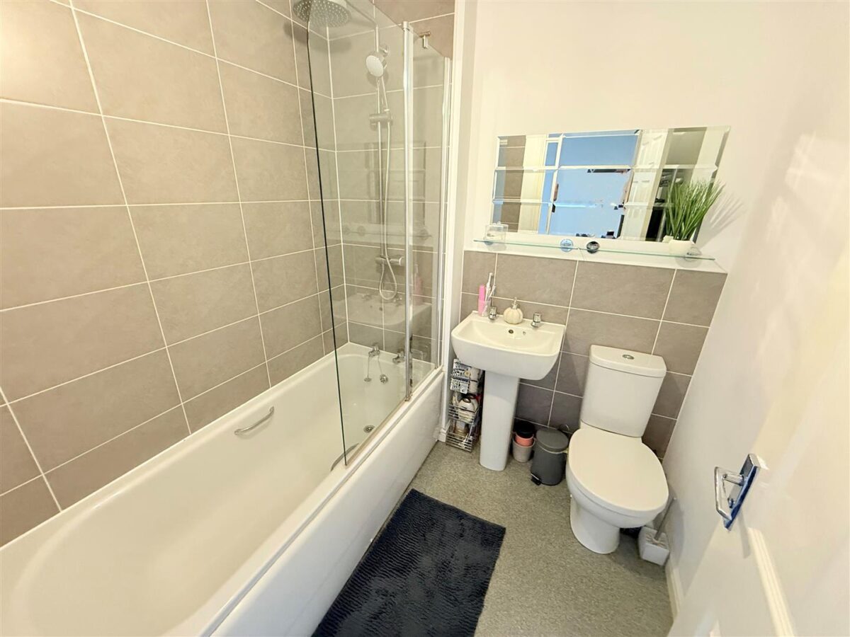Summit Drive, Doncaster