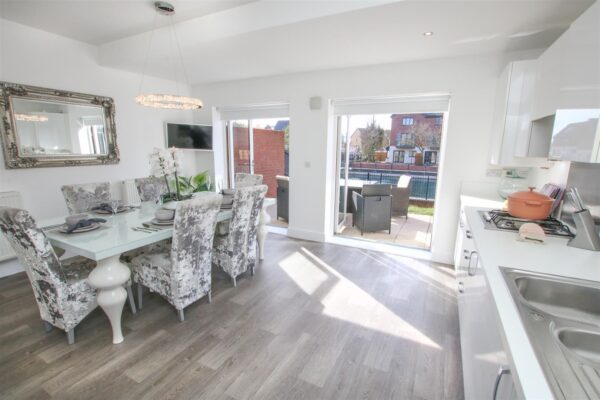Winscar Road, Lakeside, Doncaster