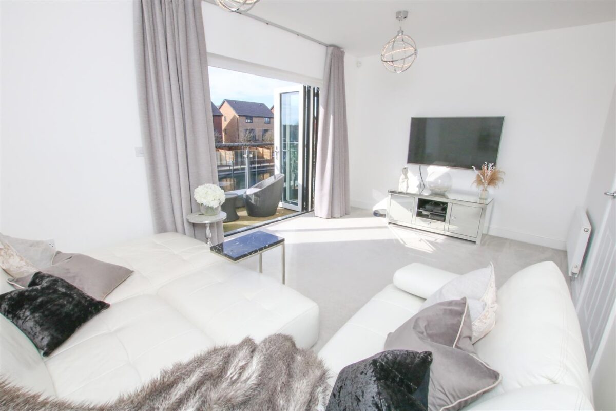 Winscar Road, Lakeside, Doncaster