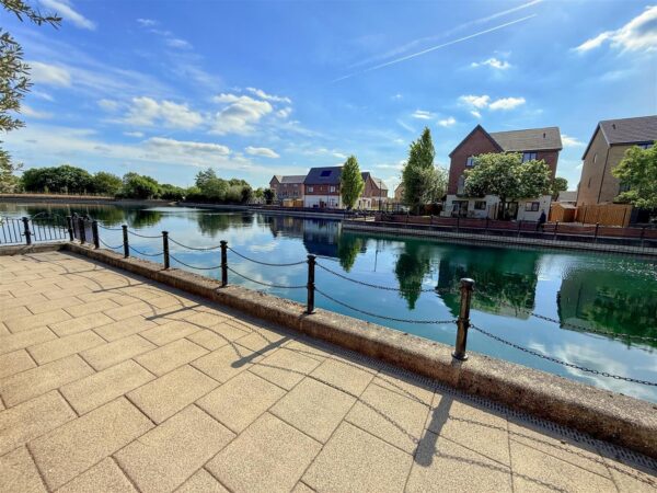 Winscar Road, Lakeside, Doncaster