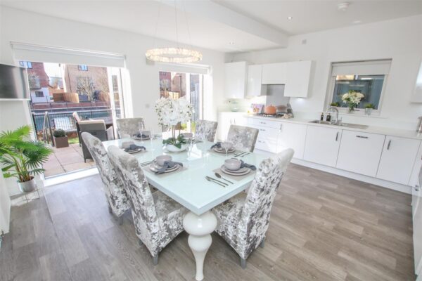 Winscar Road, Lakeside, Doncaster