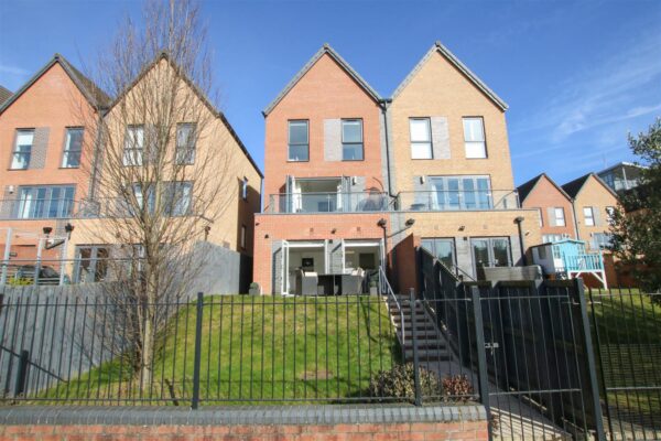 Winscar Road, Lakeside, Doncaster