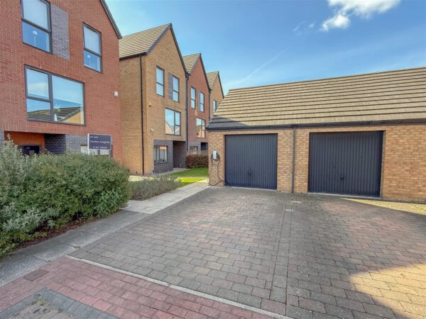 Winscar Road, Lakeside, Doncaster