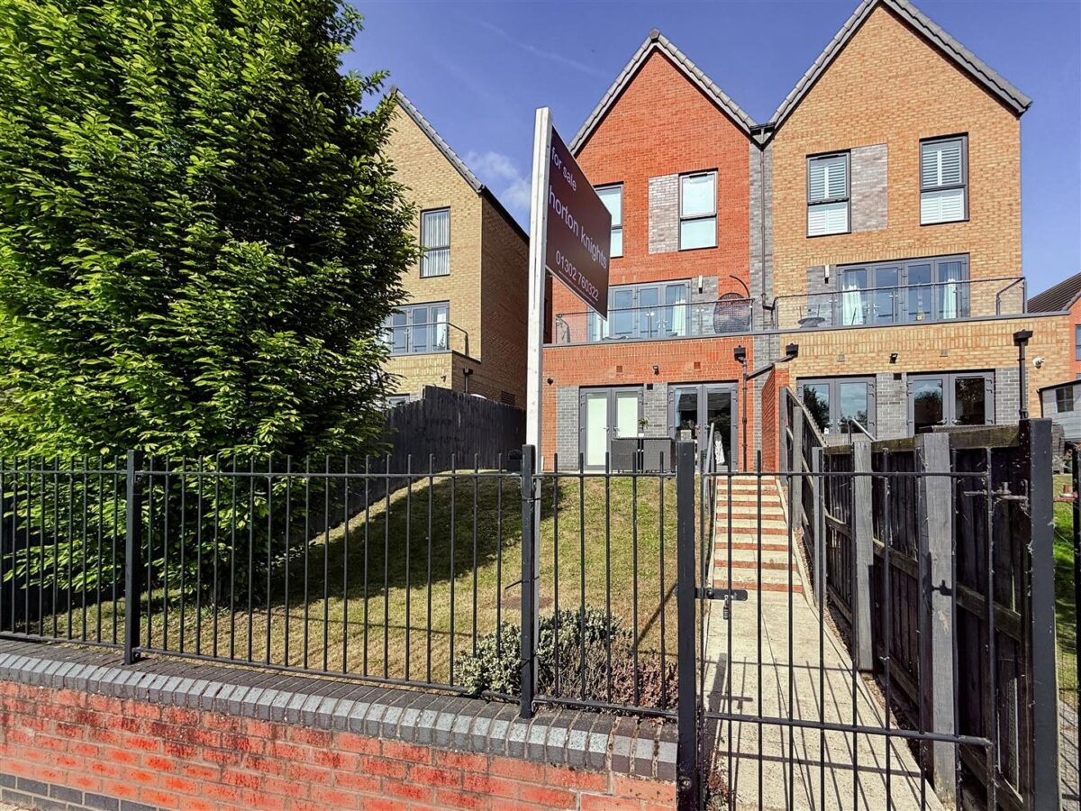 Winscar Road, Lakeside, Doncaster