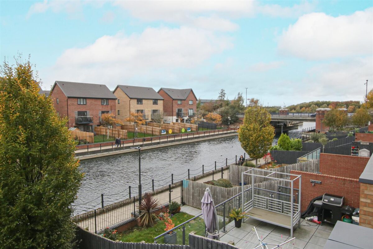 Winscar Road, Lakeside, Doncaster