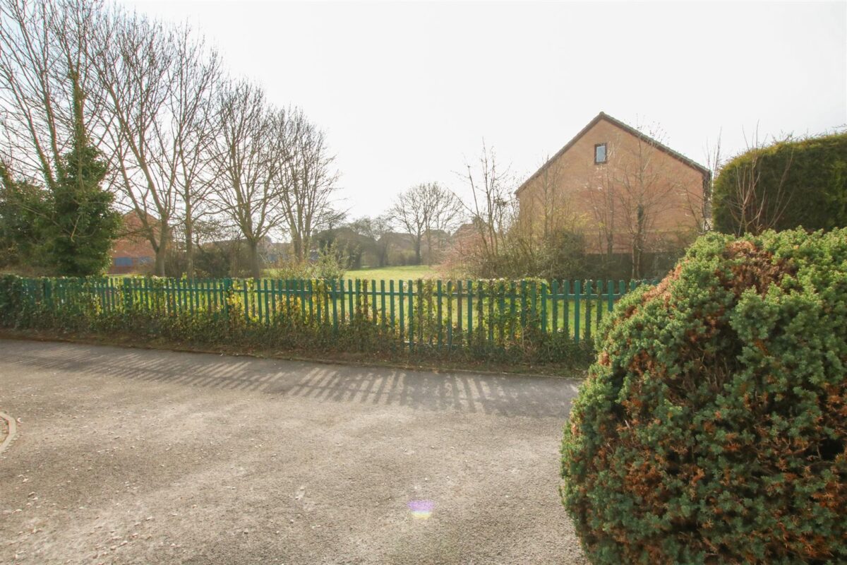 Thorpehall Road, Edenthorpe, Doncaster