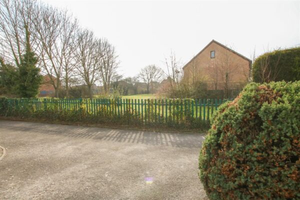 Thorpehall Road, Edenthorpe, Doncaster