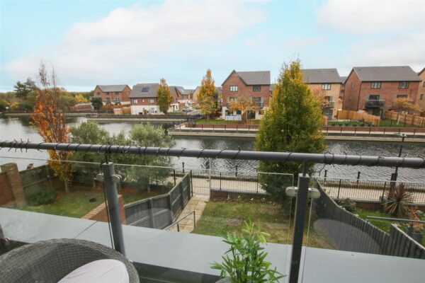 Winscar Road, Lakeside, Doncaster