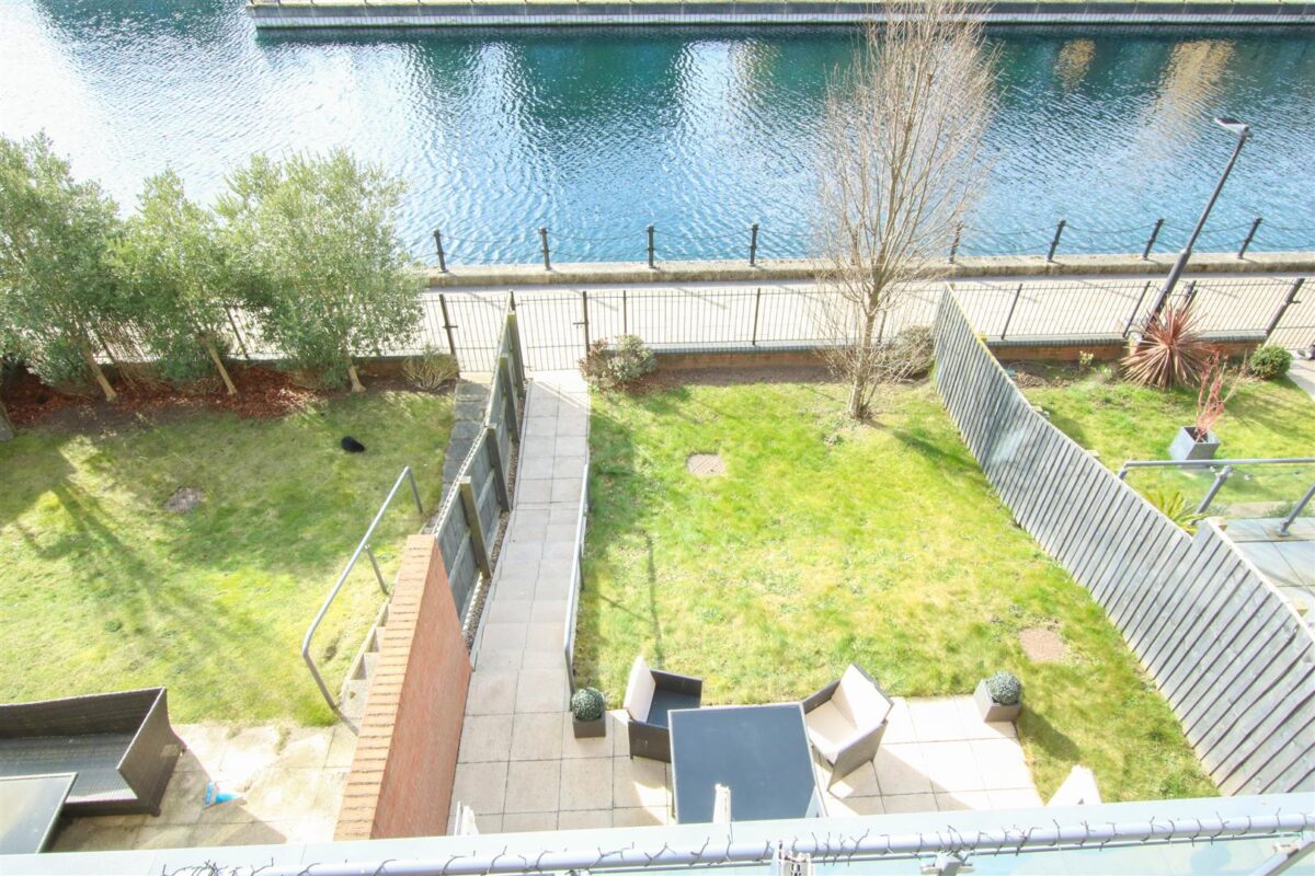 Winscar Road, Lakeside, Doncaster