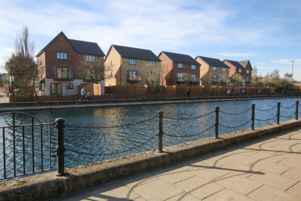 Winscar Road, Lakeside, Doncaster