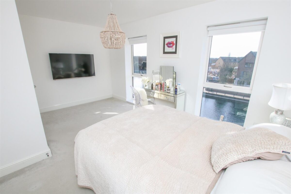 Winscar Road, Lakeside, Doncaster