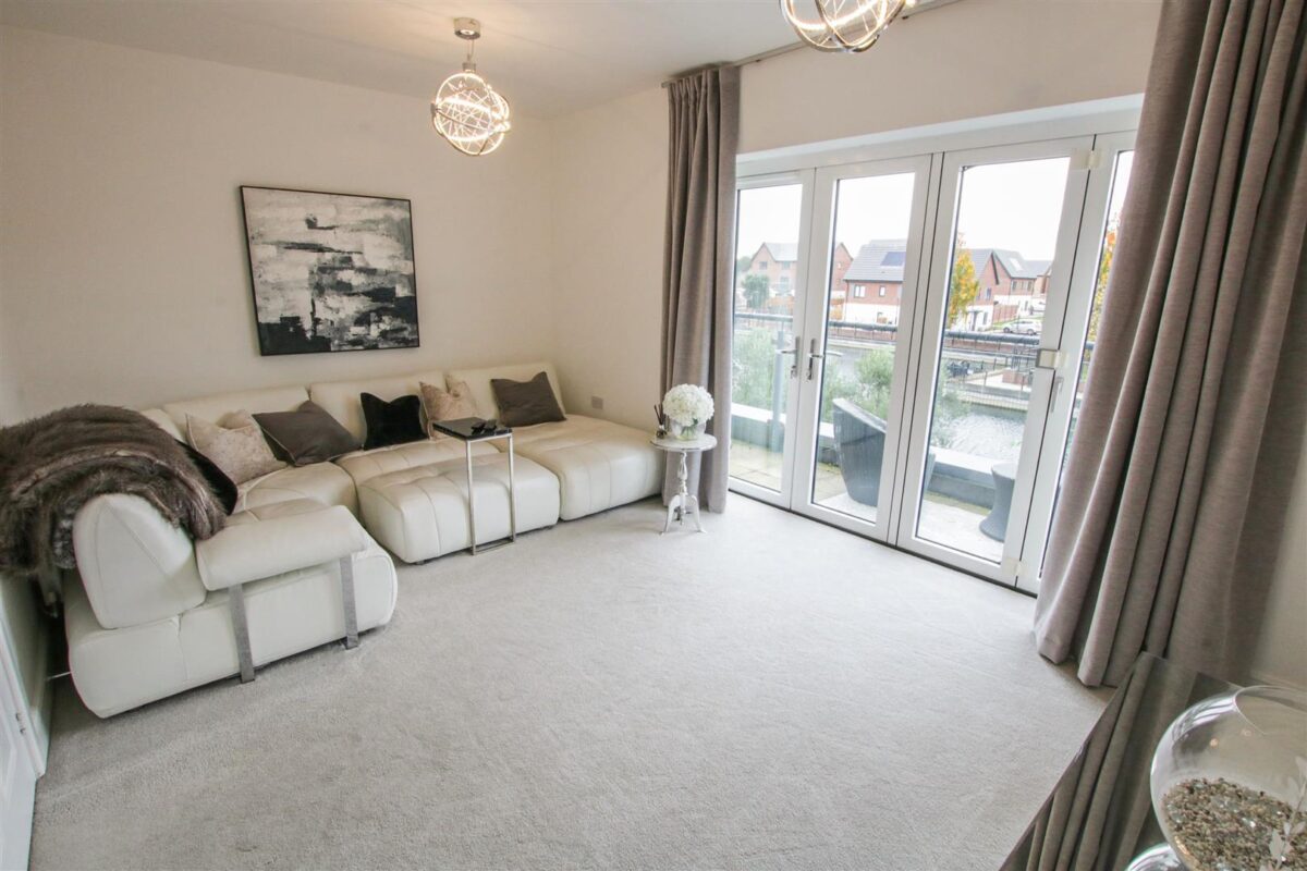 Winscar Road, Lakeside, Doncaster