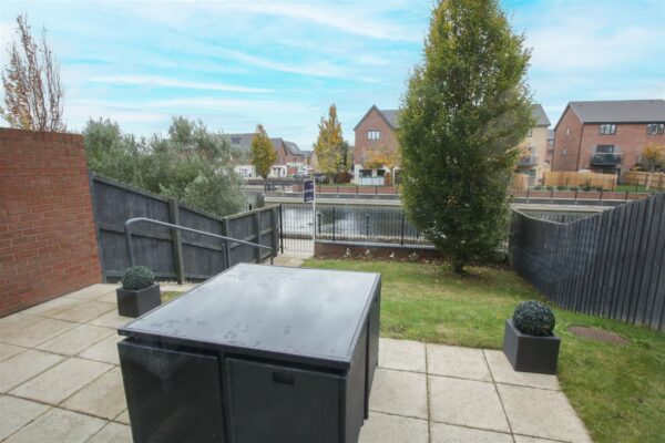 Winscar Road, Lakeside, Doncaster