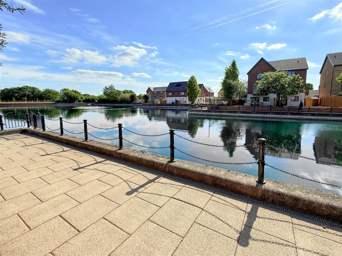 Winscar Road, Lakeside, Doncaster