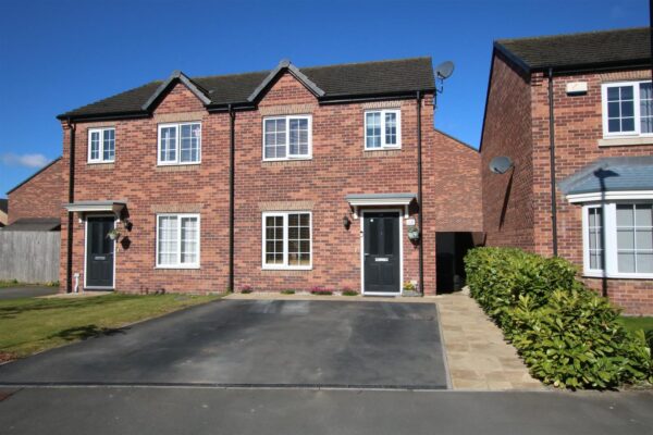 Heatherfields Crescent, New Rossington, Doncaster
