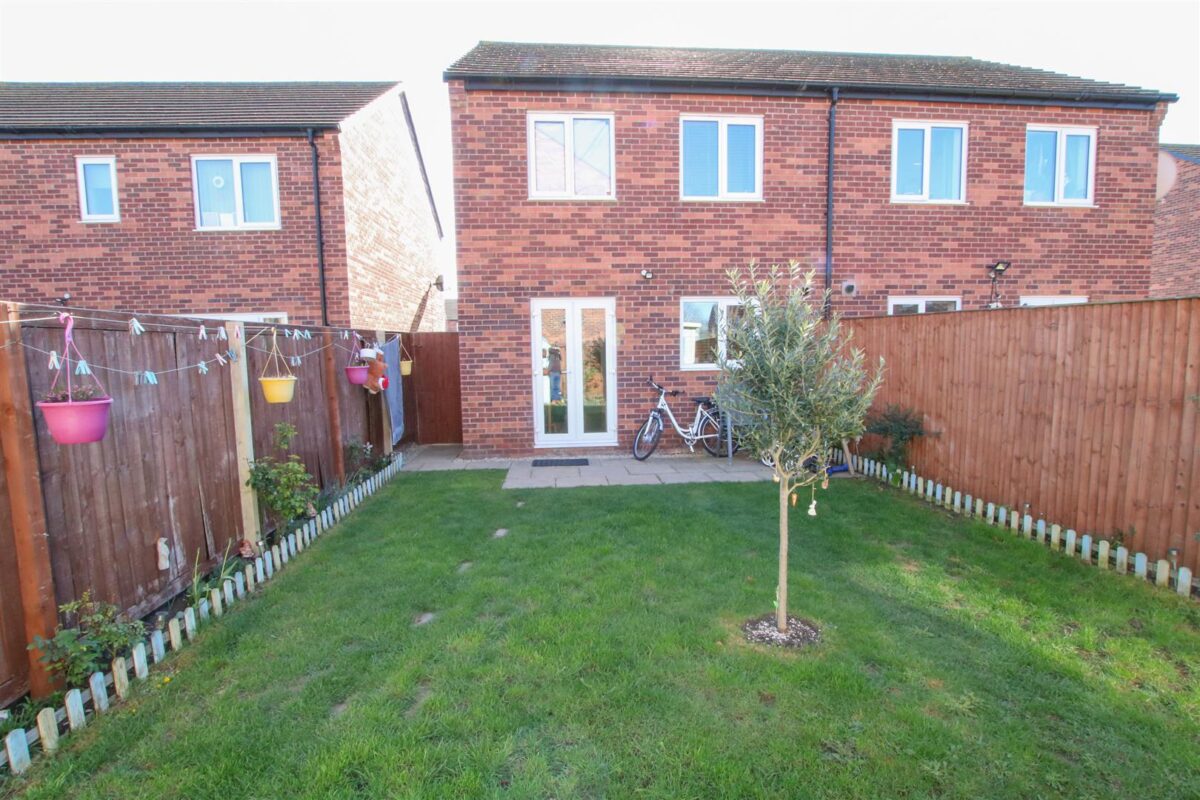 Heatherfields Crescent, New Rossington, Doncaster