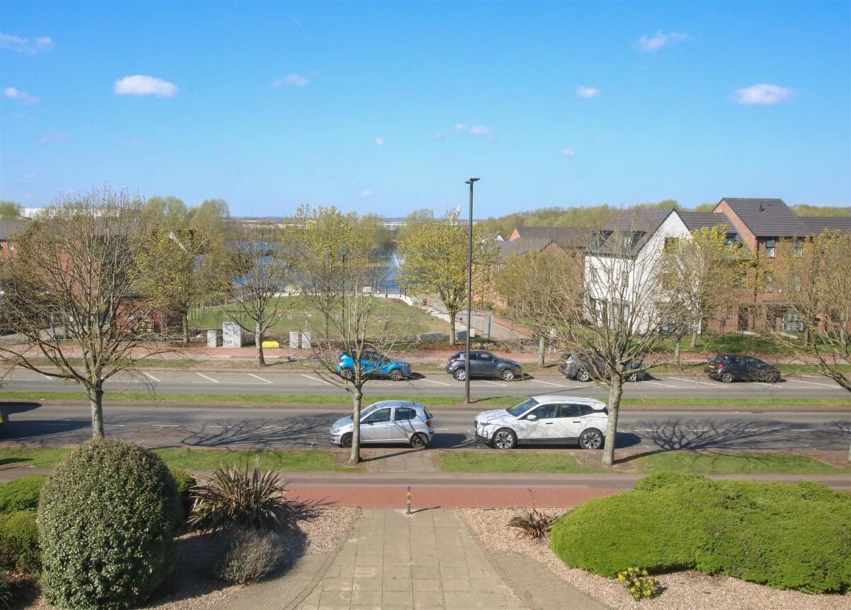 Lakeside Boulevard, Doncaster