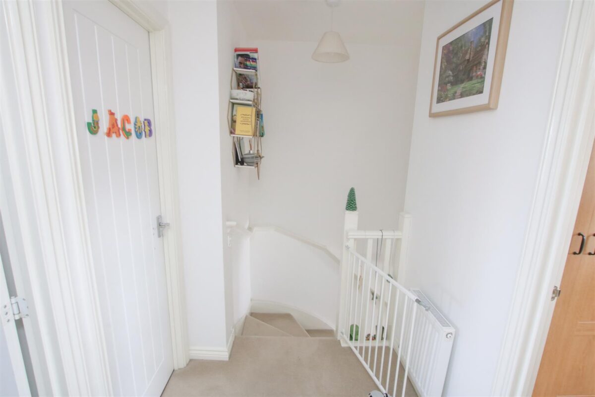 Heatherfields Crescent, New Rossington, Doncaster