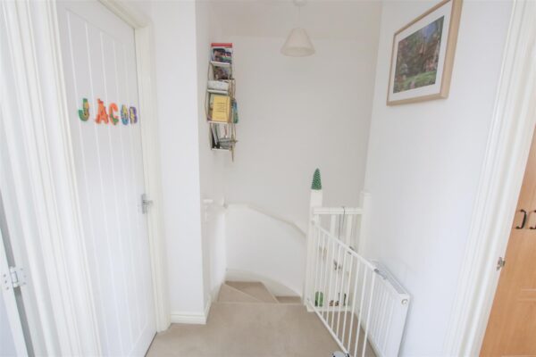 Heatherfields Crescent, New Rossington, Doncaster
