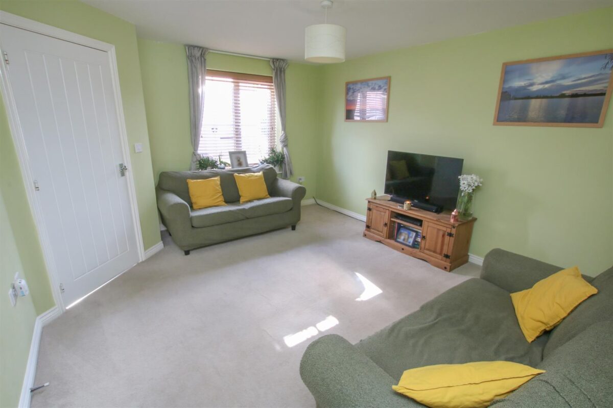 Heatherfields Crescent, New Rossington, Doncaster