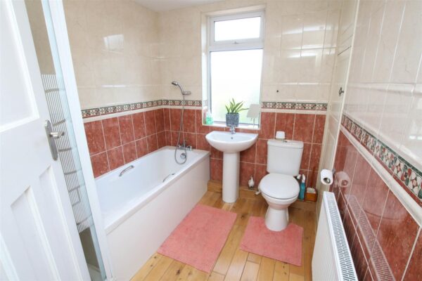 Harrowden Road, Wheatley Hills, Doncaster