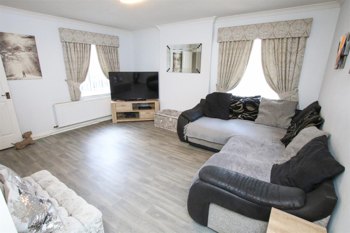Far Field Close, Edenthorpe, Doncaster