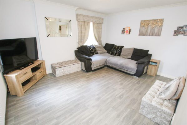 Far Field Close, Edenthorpe, Doncaster