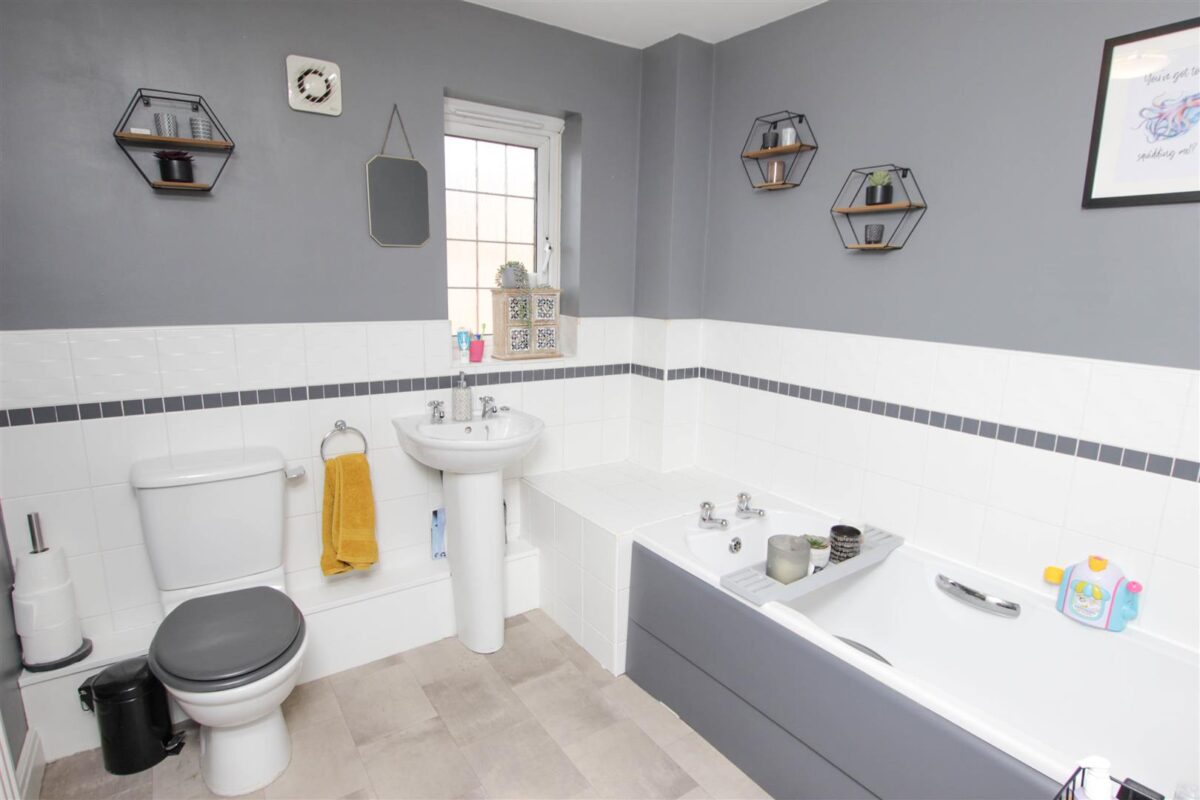 Grassholme Close, Lakeside, Doncaster