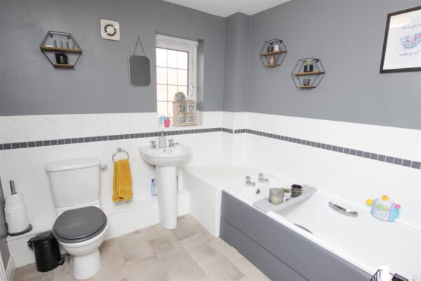 Grassholme Close, Lakeside, Doncaster