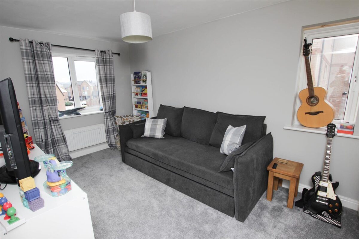 Grassholme Close, Lakeside, Doncaster