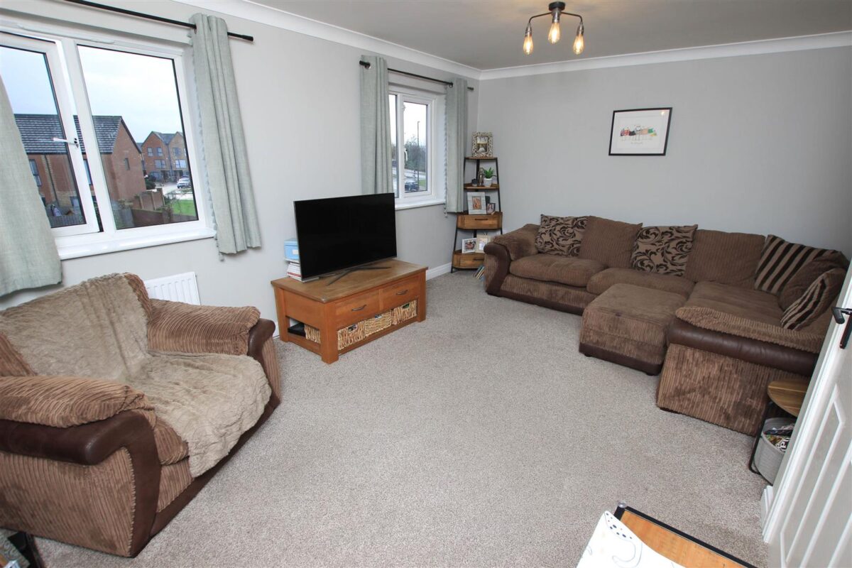 Grassholme Close, Lakeside, Doncaster