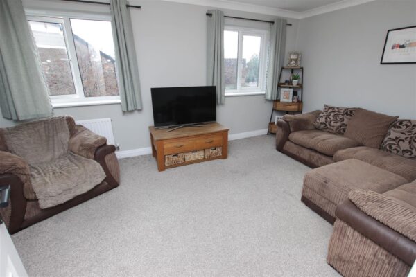 Grassholme Close, Lakeside, Doncaster