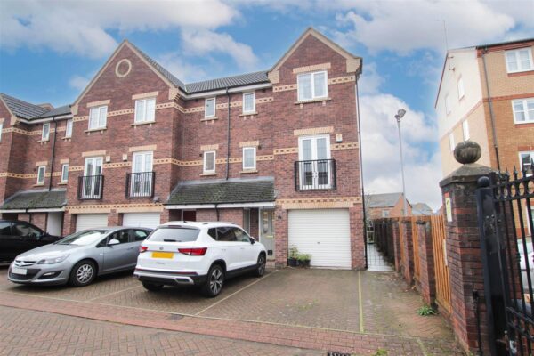 Grassholme Close, Lakeside, Doncaster