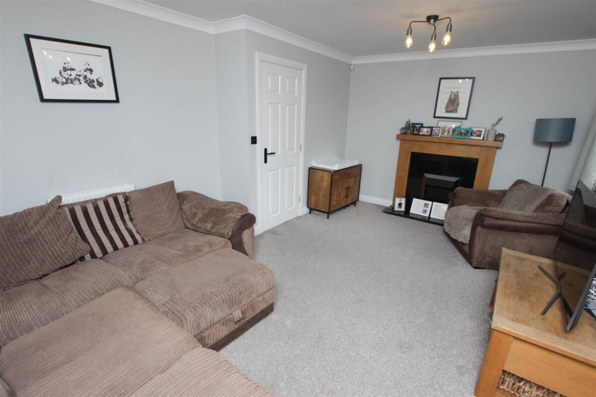 Grassholme Close, Lakeside, Doncaster