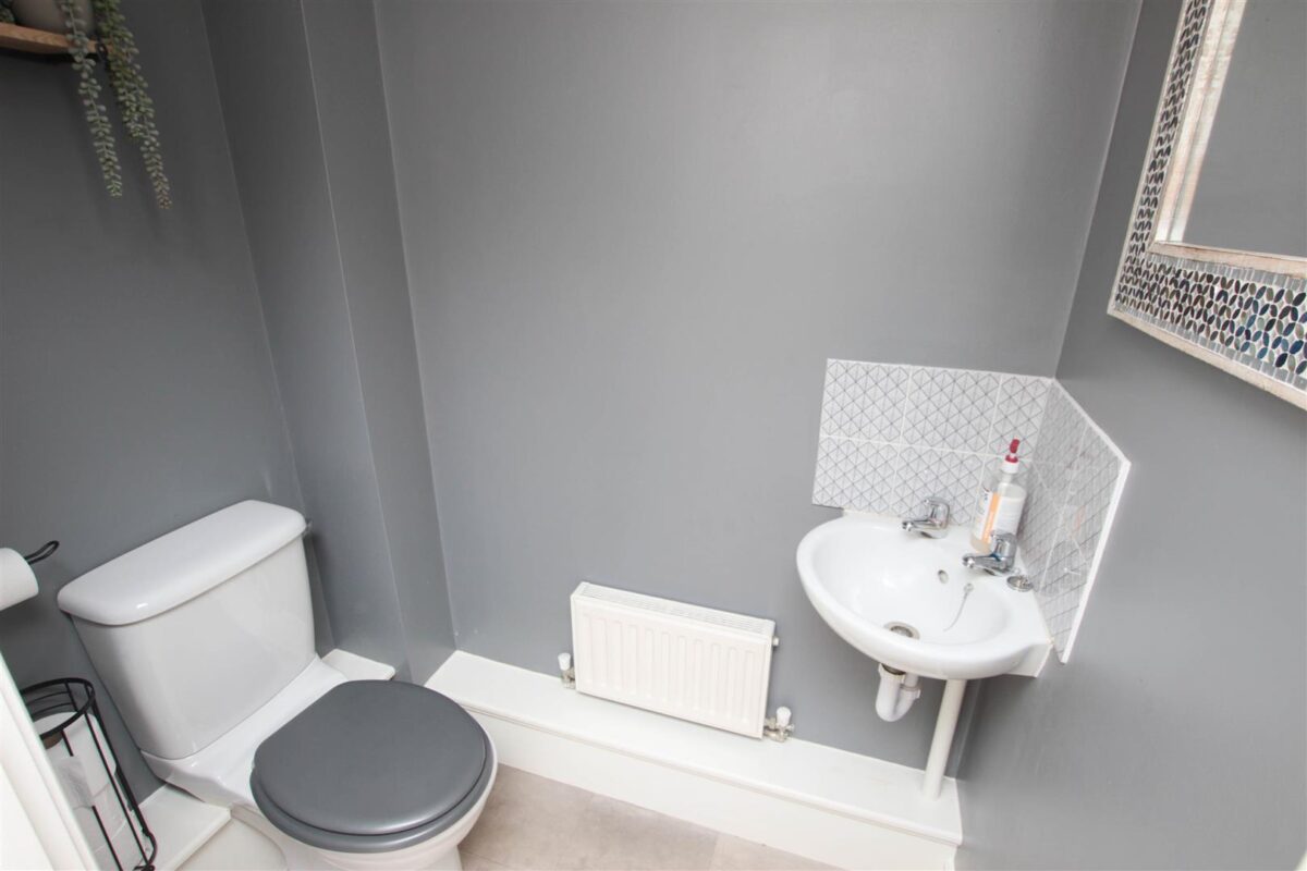 Grassholme Close, Lakeside, Doncaster