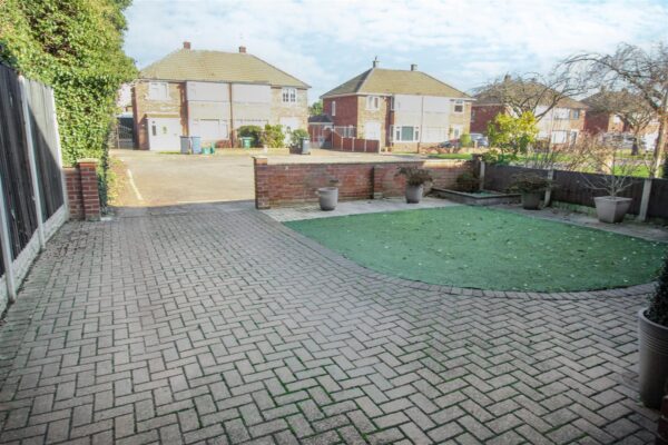 Leinster Avenue, Doncaster