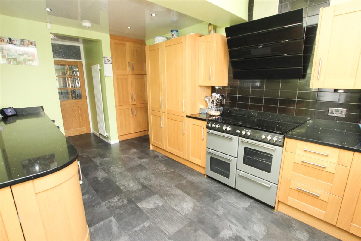 Leinster Avenue, Doncaster