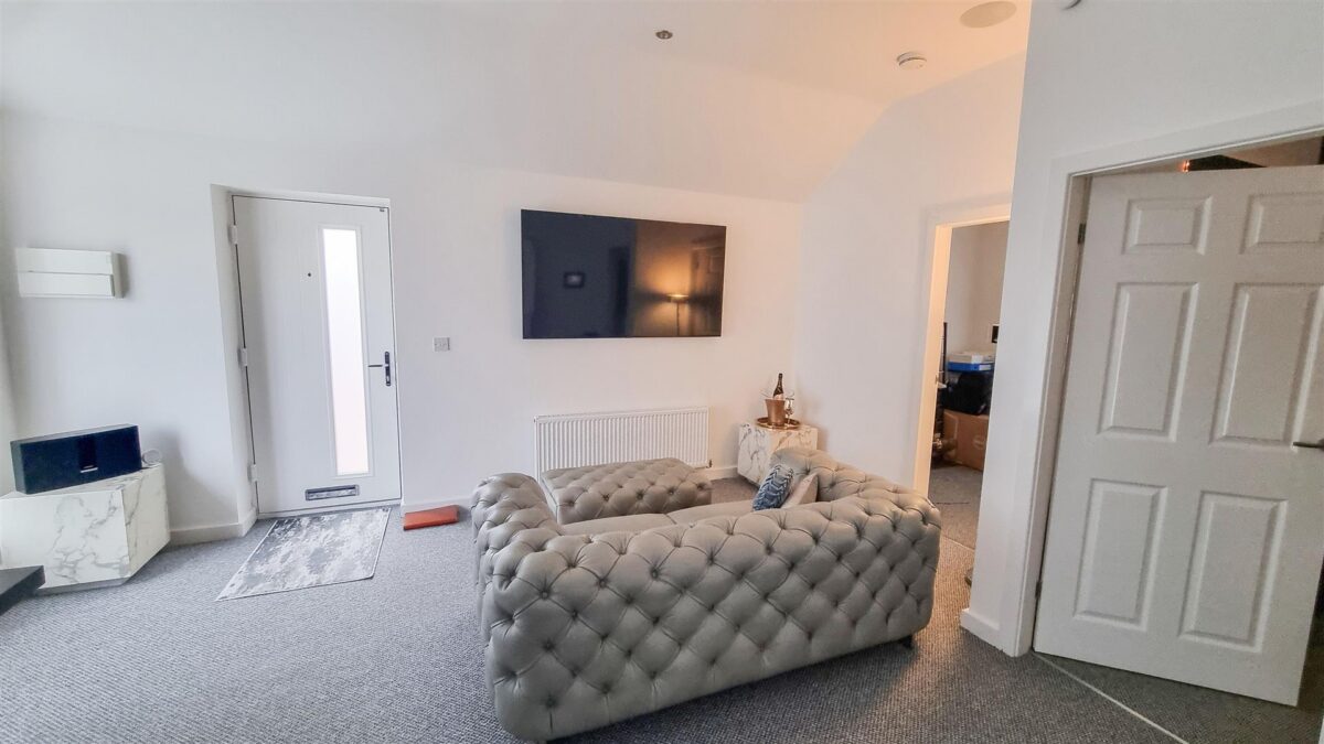 Hoddesdon Crescent, Dunscroft, Doncaster