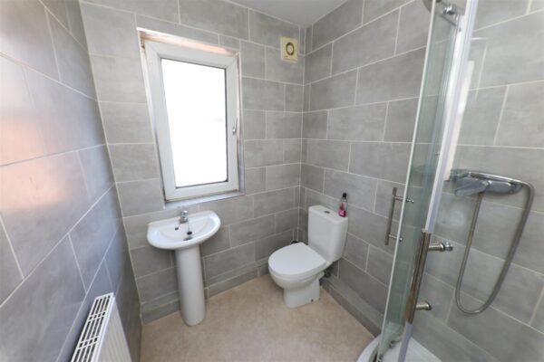 Bentley Road, Doncaster, Bentley DN5 9TG