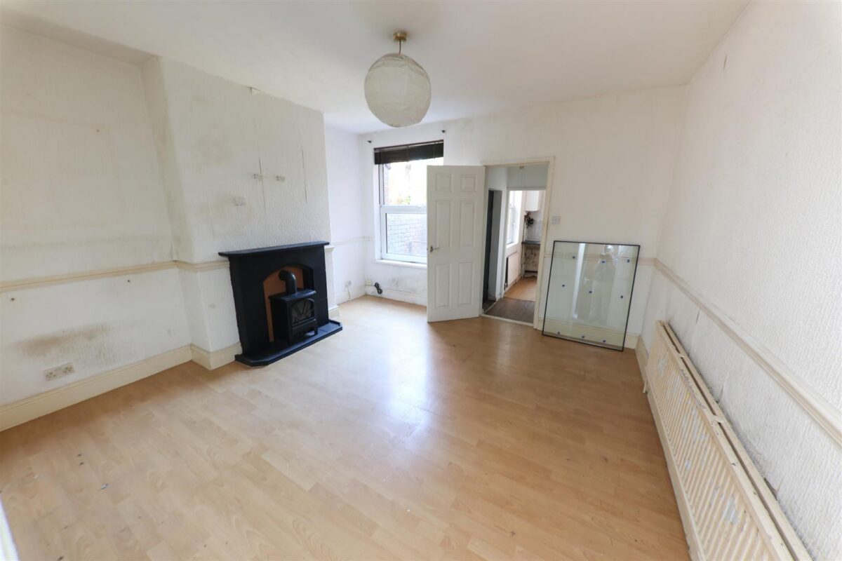 Bentley Road, Doncaster, Bentley DN5 9TG