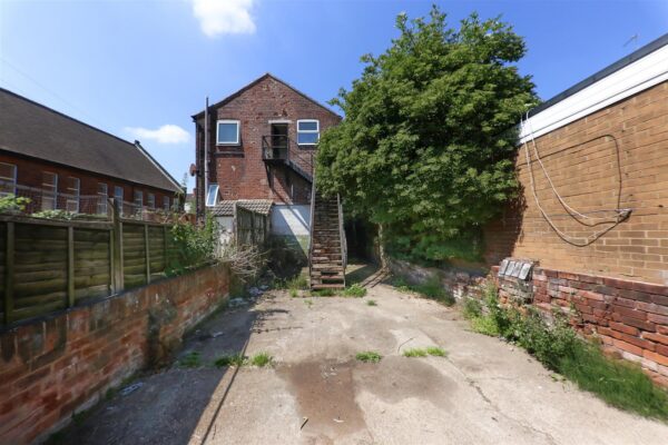 Bentley Road, Doncaster, Bentley DN5 9TG