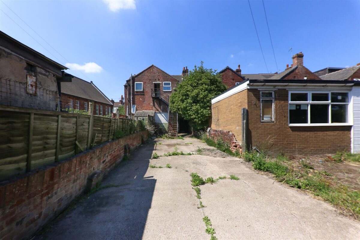 Bentley Road, Doncaster, Bentley DN5 9TG