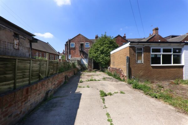 Bentley Road, Doncaster, Bentley DN5 9TG