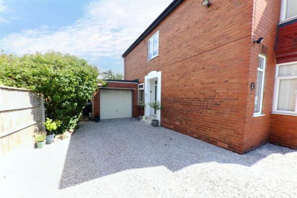 Adlard Road, Wheatley Hills, Doncaster