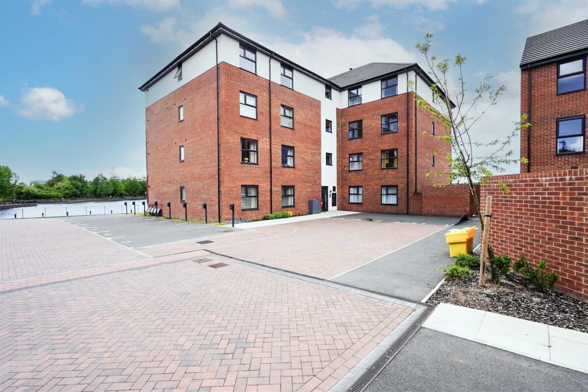 Dove Mews, Lakeside, Doncaster