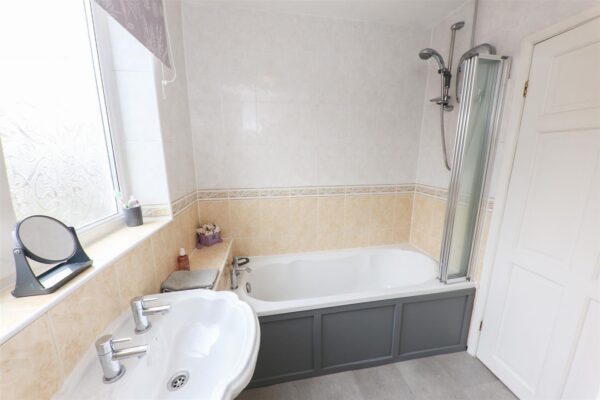 Farringdon Drive, New Rossington, Doncaster