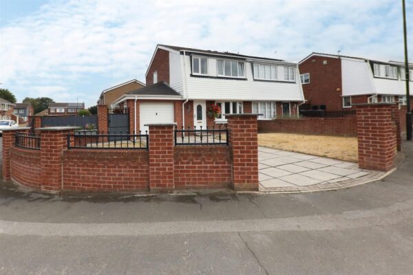 Farringdon Drive, New Rossington, Doncaster